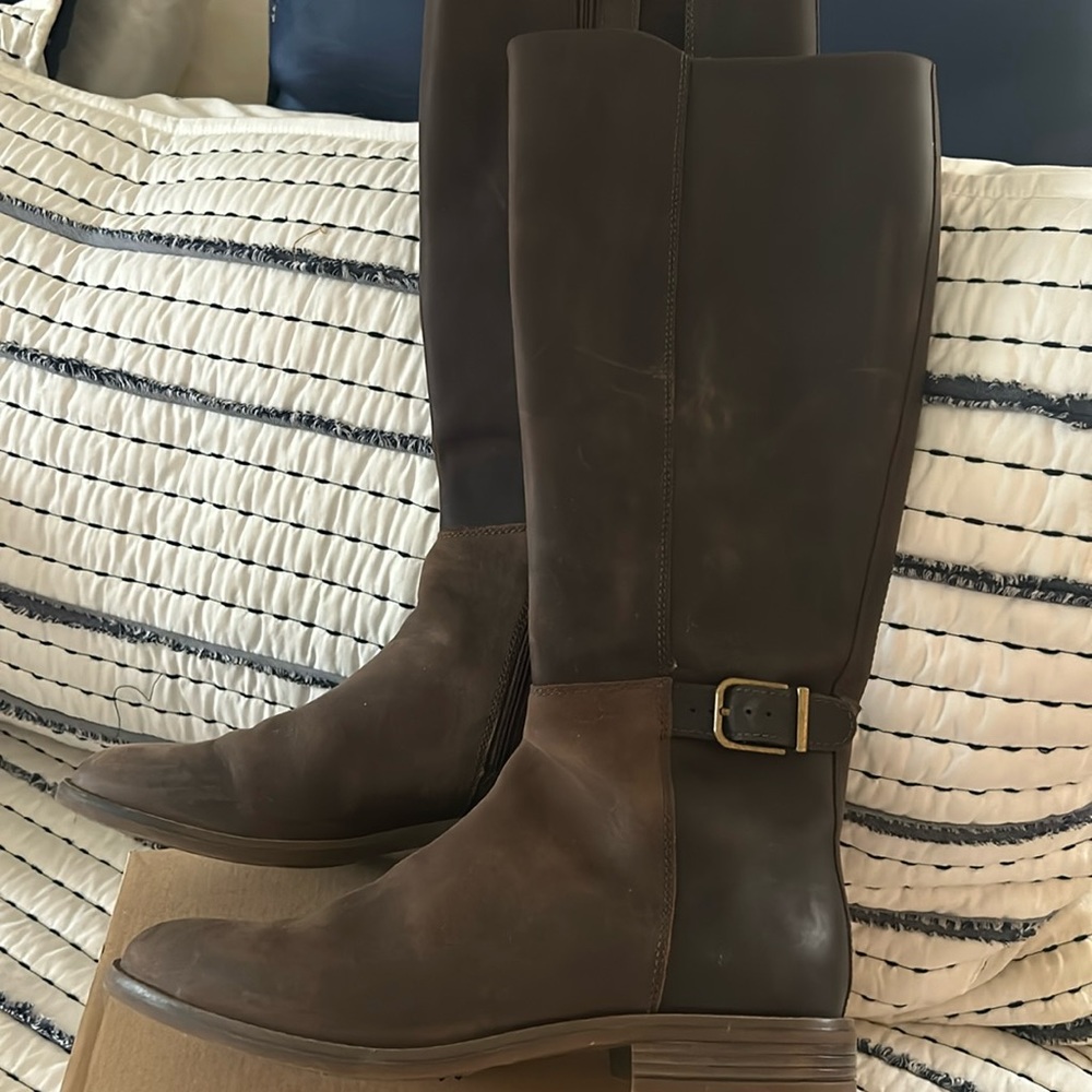 Clark boots brown!  Worn twice.  Height from heel 15 inches.